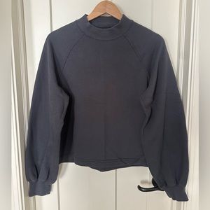 Abercrombie balloon sleeve cropped sweatshirt, size S